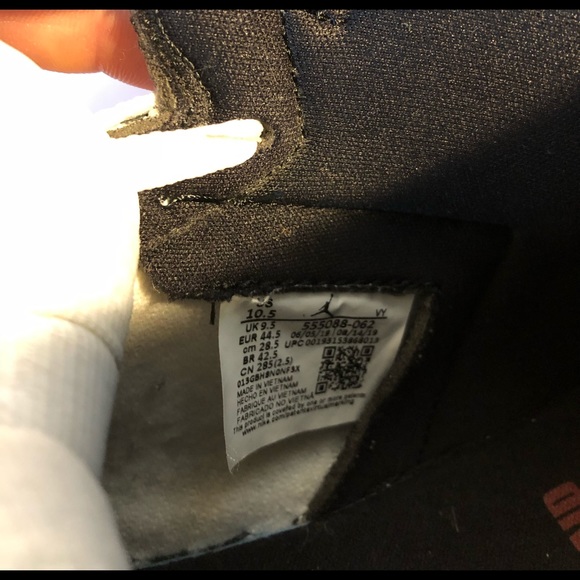 AIR JORDAN 1 RETRO HIGH “BLOODLINES” - Picture 7 of 10